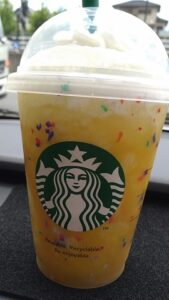 【スタバ】新商品・GOパイナップル　フラペチーノをいただきました♪